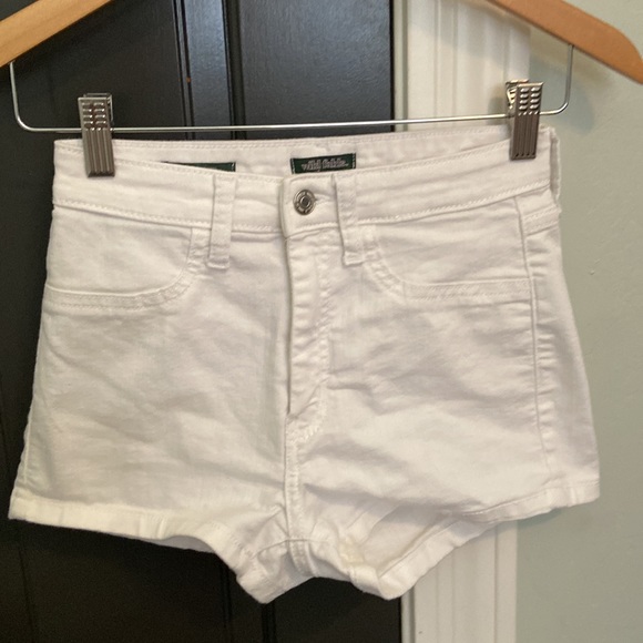 Adorable white shorts! - Picture 3 of 4